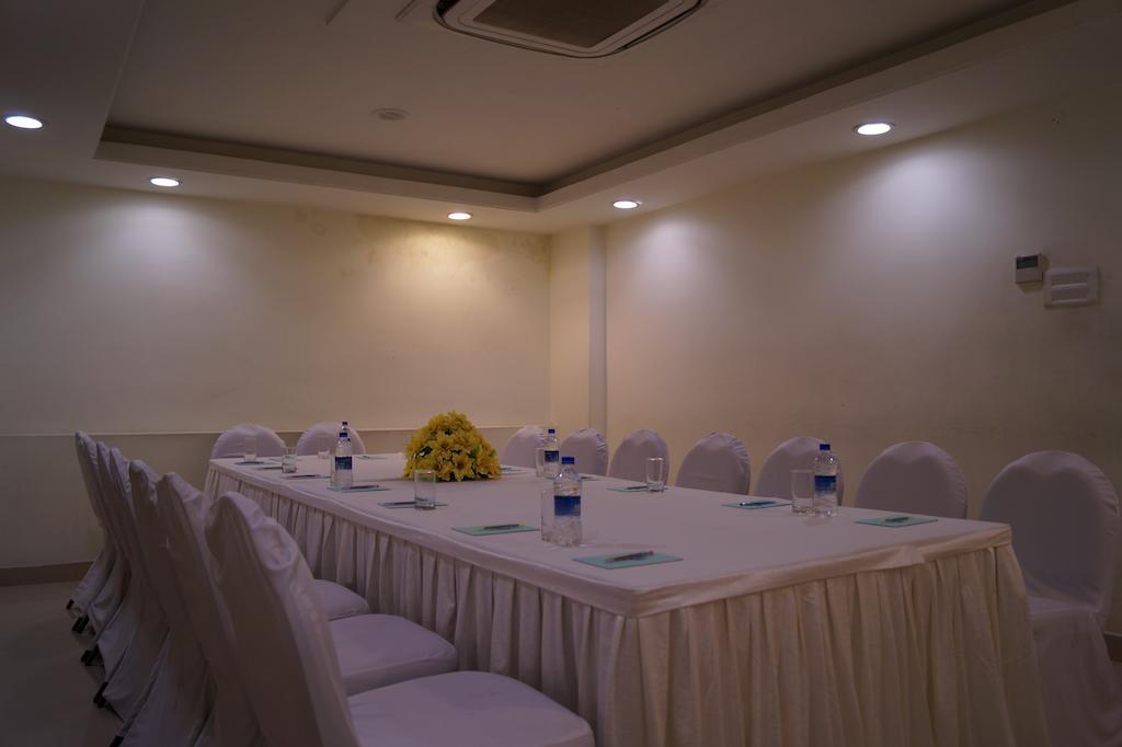 Hotel Budhil Park Visakhapatnam Buitenkant foto